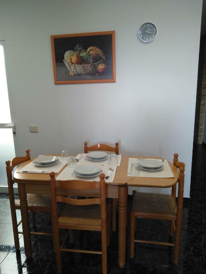 Toni'S Apartment Аринага Екстериор снимка